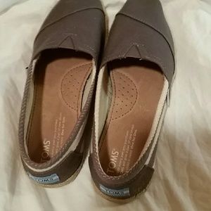 NWOT Toms brown and tan shoes